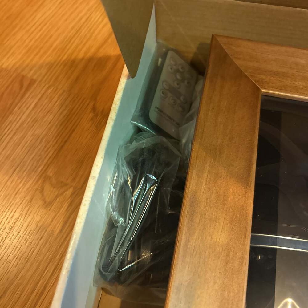 SPDPF84 Digital Picture Frame High Resolution 8.4 “ LCD Display - Picture 4 of 5